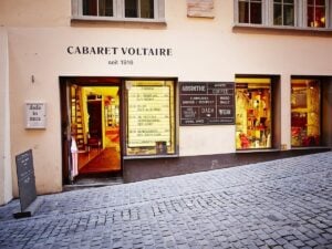 La storia del Cabaret Voltaire a Zurigo, la casa dei dadaisti