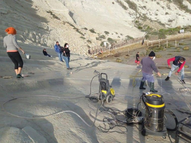 La Scala dei Turchi ripulita