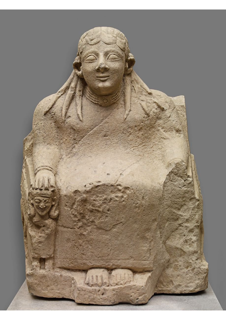 Statua di dea assisa in trono. Da Cipro, prima metà del VI secolo a.C. (Periodo cipro-arcaico); calcare, H 81 cm, L 54 cm, W 43 cm (Wien, Kunsthistorisches Museum – Antikensammlung, I 1548)