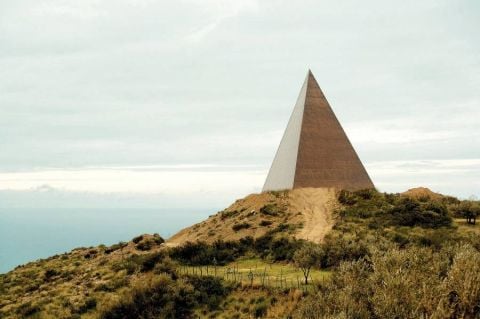Mauro Staccioli Piramide Fiumara d'Arte