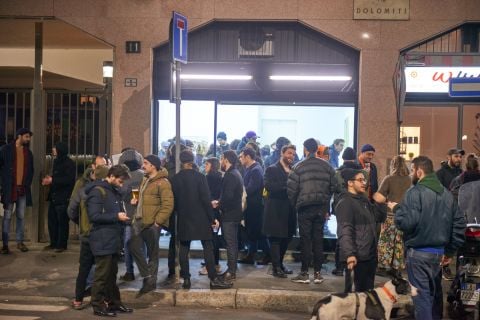 L'esterno della seconda sede di Dimora Artica durante un opening