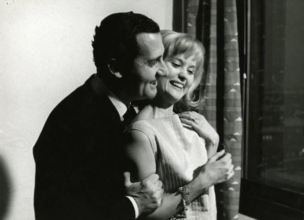 Alberto Sordi e Gunilla Elm Tornkvist ne Il diavolo (1963) di Gian Luigi Polidoro