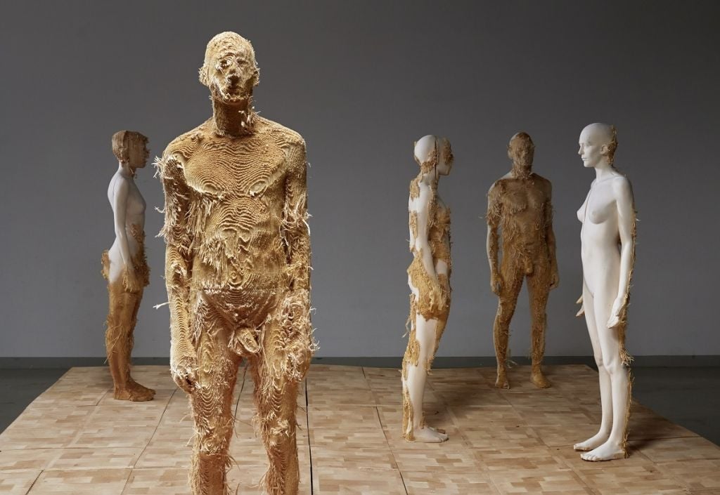 Intervista allo scultore Aron Demetz, in mostra al MARCA di Catanzaro