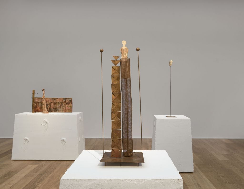 Alla galleria Hauser & Wirth di Londra in mostra i “teatrini” di Fausto Melotti