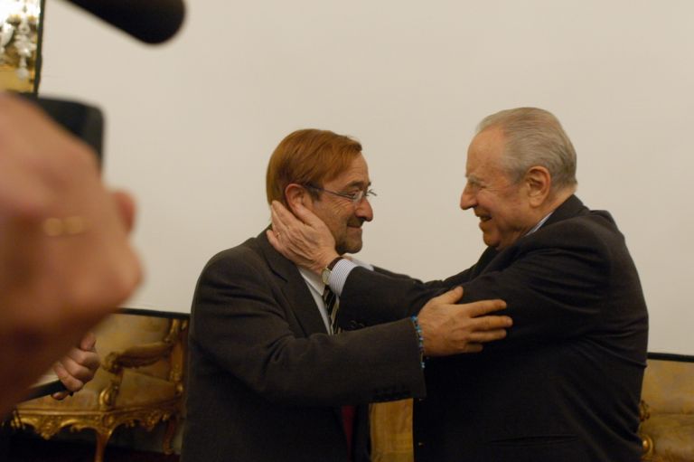 Incontro con il Presidente della Repubblica Carlo Azeglio Ciampi insieme al Consiglio Direttivo di Pubblicità Progresso ed i promotori della campagna in favore dei disabili “E allora”, 27 Febbraio 2004, Portale Storica de