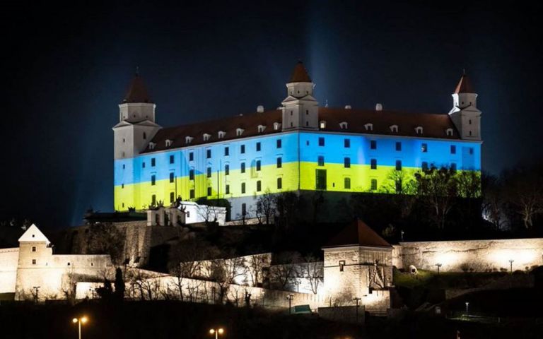Il Castello di Bratislava blu e giallo