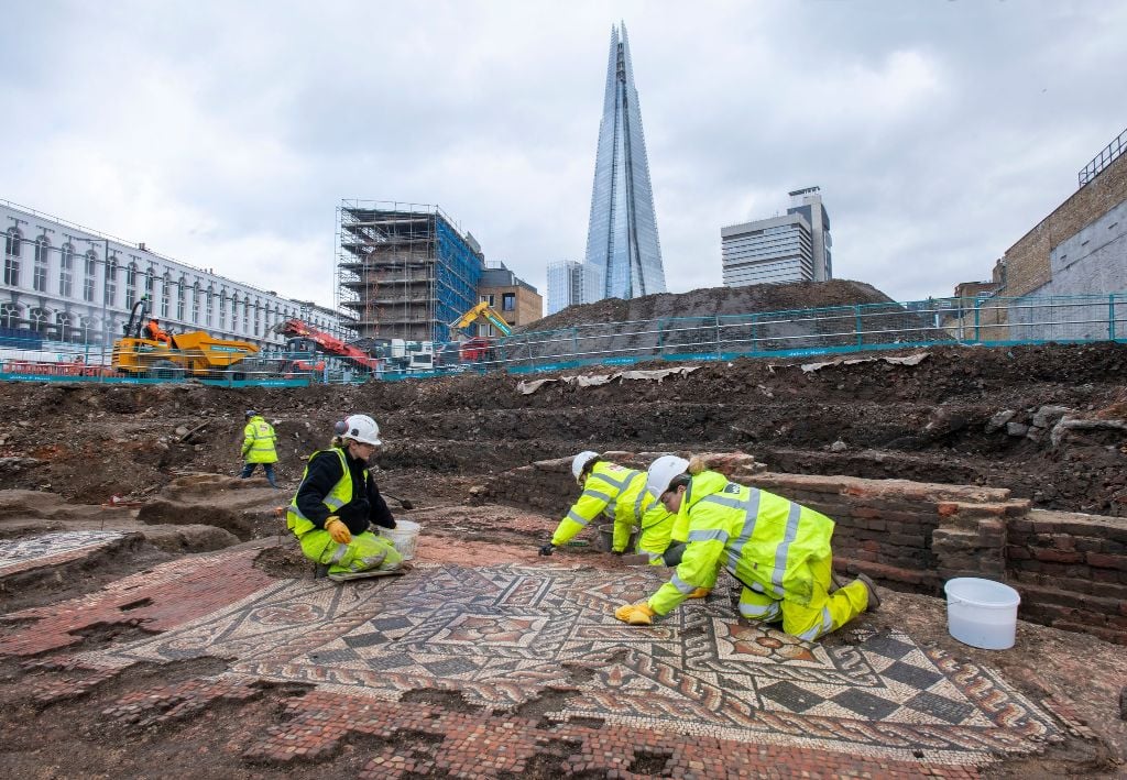 Scoperto nel centro di Londra un enorme mosaico romano