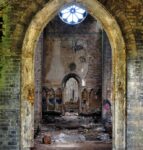 Ingresso della cattedrale sconsacrata del cimitero di Abney Park, la prima cattedrale ecumenica in Europa. Courtesy architectural review.com