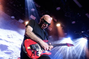 Non solo musica. Tutto sulla pittura del chitarrista Joe Satriani