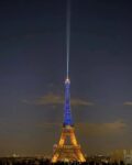 La Tour Eiifel tinta di blu e giallo