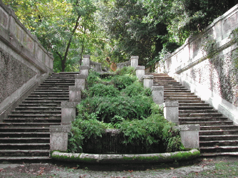 La scalinata del Fuga con la cascata, foto di Lalupa, Pubblico dominio