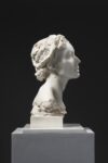 Nicola Samorì, Lucia, 2020, marmo bianco di Carrara e onice, 48,2 x 23,5 x 26,2 cm. Courtesy l'artista & Monitor, Roma Lisbona Pereto