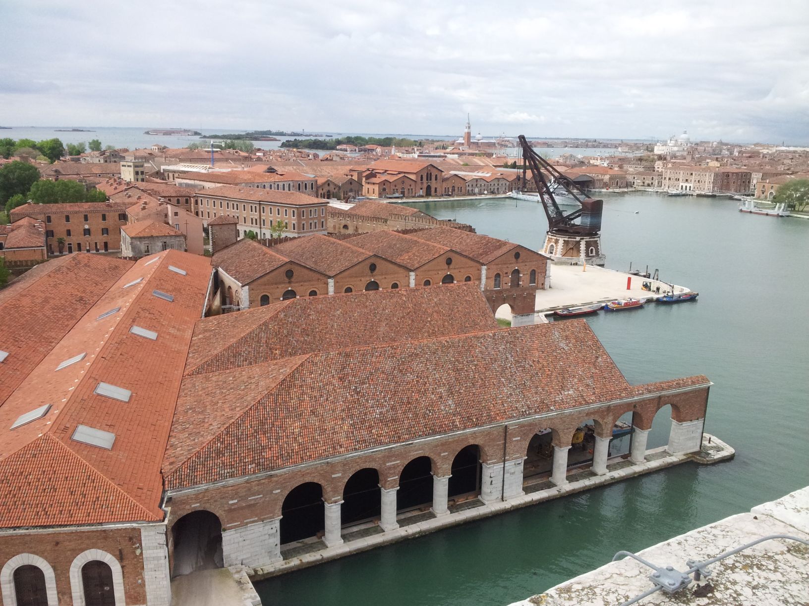 Overview Arsenale, Photo by Andrea Avezzù Courtesy La Biennale di Venezia