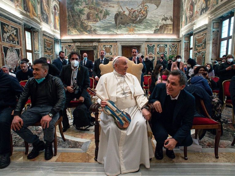 Papa Francesco e il Violino del Mare © Fondazione Casa dello Spirito e delle Arti
