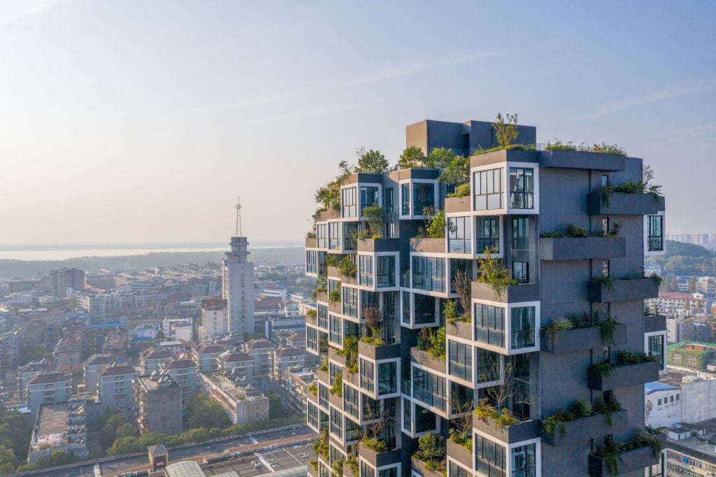 Completato e già abitato il primo Bosco Verticale in Cina: è di una tipologia tutta nuova