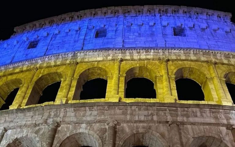 Solidarietà anche dal Colosseo