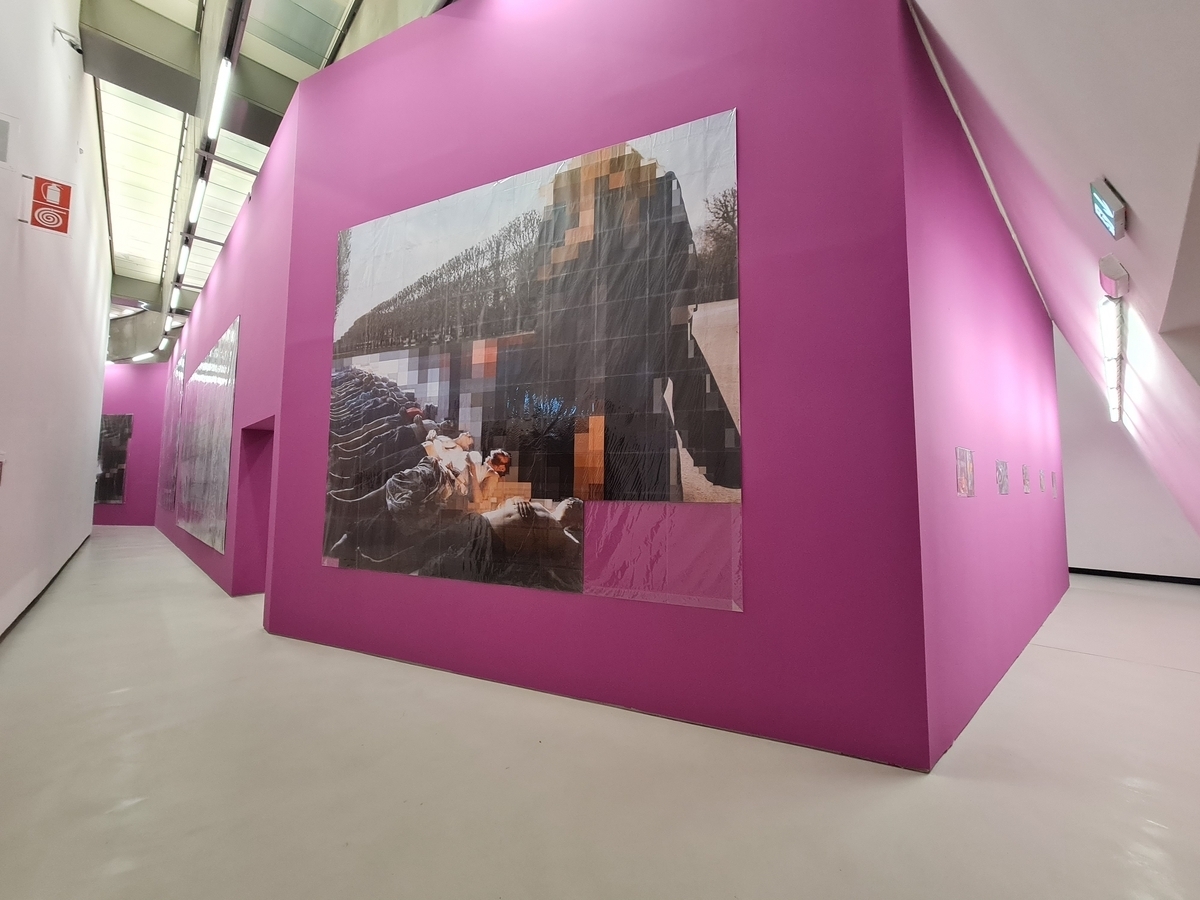 Thomas Hirschhorn. The Purple Line. Exhibition view at MAXXI, Roma 2021. Photo Matteo Dioguardi