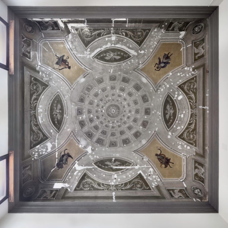 Ceiling of Palazzo Diedo’s East facing side room of the first piano nobile with neoclassical-style stucco decoration and frescoes of Dancers with ribbons and musical instruments by Costantino Cedini, 1795. Ph. ©Alessandra Chemollo, courtesy of Berggruen Arts & Culture