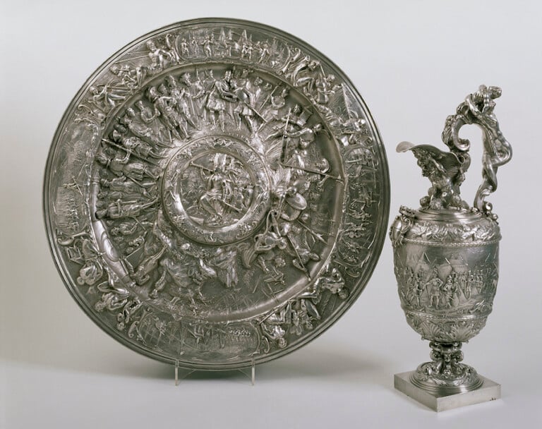 Giovanni Aelbosca Belga Bacile e versatoio con l’impresa di Giovanni Grimaldi sul Po, 1621 (bacile) e 1622 (versatoio) Argento lavorato a sbalzo 64 cm diametro (piatto) 54 cm altezza (brocca) Londra, Victoria and Albert Museum © Victoria and Albert Museum, Londra