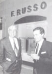 Salvatore Russo con il figlio Fabrizio di fronte alla Galleria F.Russo aperta nel 1984