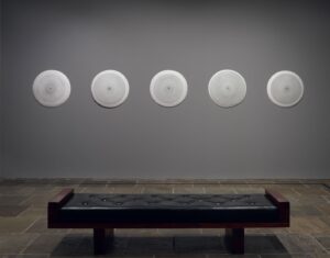 Le Propagazioni di Giuseppe Penone dialogano con le porcellane della Frick Collection