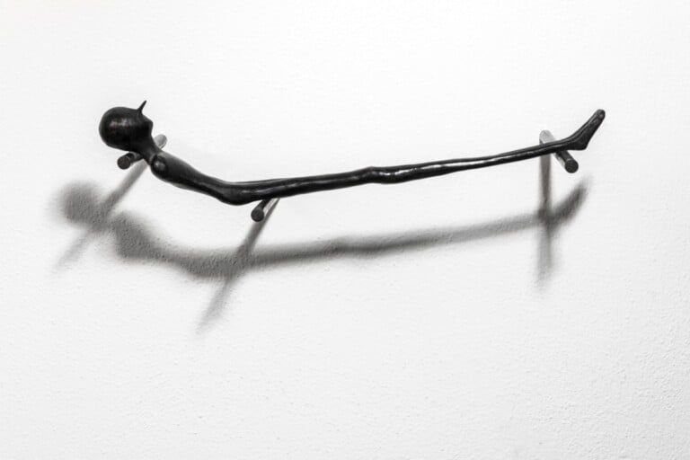 Alex Pinna, Equilibrio, 2004, bronzo patinato, cm 8x3x20
