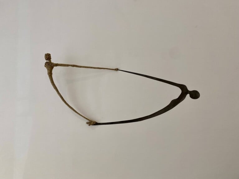 Alex Pinna, Hombre, 2021, acciaio e piombo, cm 150x70x15 ca.