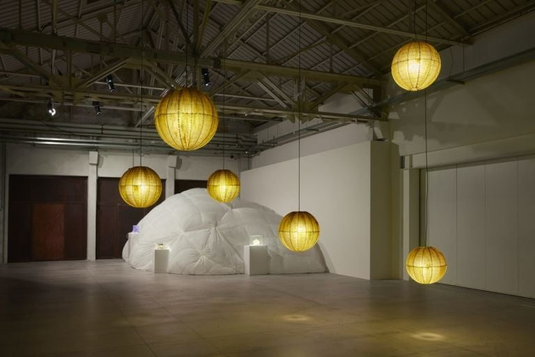 Anicka Yi. Metaspore. Exhibition view at Pirelli HangarBicocca, Milano 2022. Courtesy the artist & Pirelli HangarBicocca, Milano. Photo Agostino Osio