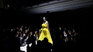 Burberry Autunno Inverno 2022. La britishness secondo Riccardo Tisci