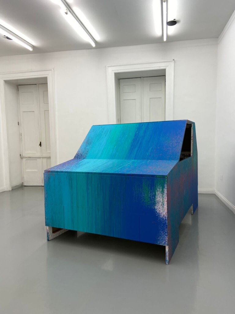 Daniel Knorr. Laundry. Exhibition view at Galleria Fonti, Napoli 2022. Photo © Pamela Orrico