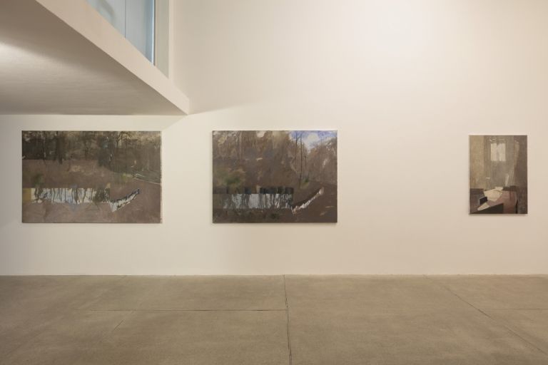 Edi Hila. Al di là del vetro. Exhibition view at Galleria Raffaella Cortese, Milano 2021. Photo Andrea Rossetti