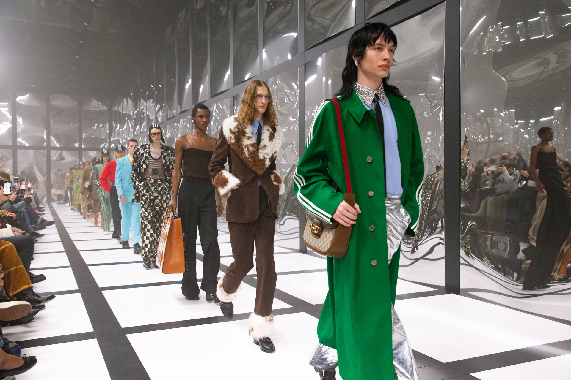 Vestiti moda 2021: i look dalla sfilata Gucci a Los Angeles