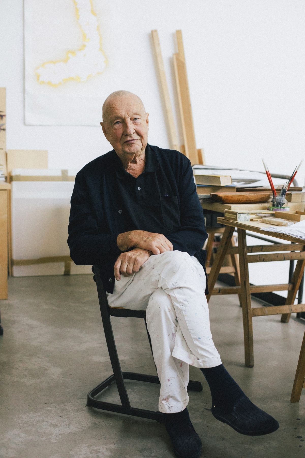 Georg Baselitz nel suo studio, 2021. Photo Christoph Schaller