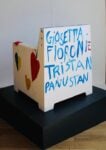 Giosetta Fioroni, Poltrona realizzata per il progetto Prego, si accomodi, 2004. In mostra alla Fondazione Dino Zoli
