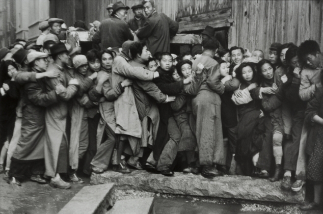 Henri Cartier Bresson, Gli ultimi giorni del Kuomintang (crollo del mercato), Shanghai, Cina, 1948-49 © Fondation Henri Cartier Bresson Magnum Photos