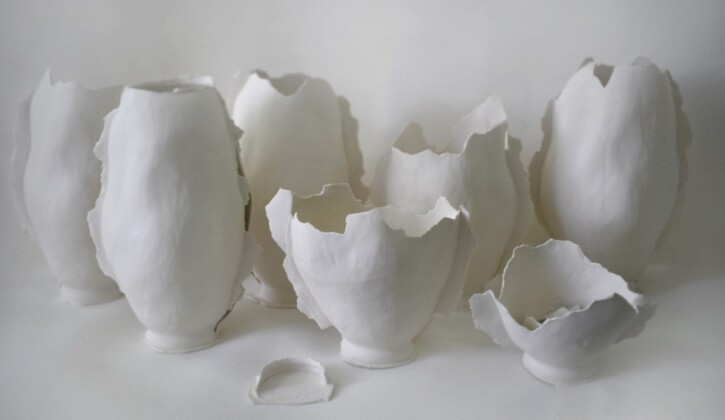 Iris Nesher, Broken Vessels, 2022, Limoges porcelain. Courtesy of the artist