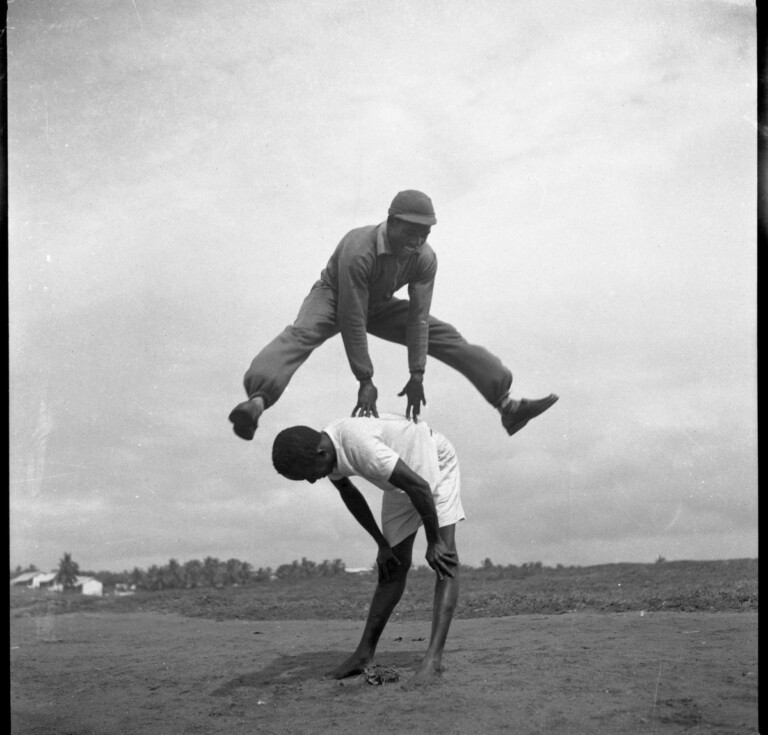 James Barnor, Roy Ankrah during road work, Accra, 1951, Modern Silver Gelatin Print © James Barnor. Courtesy galerie Clémentine de la Féronnière, Paris