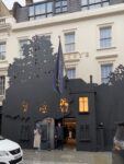 La facciata della sede di Sotheby's Londra