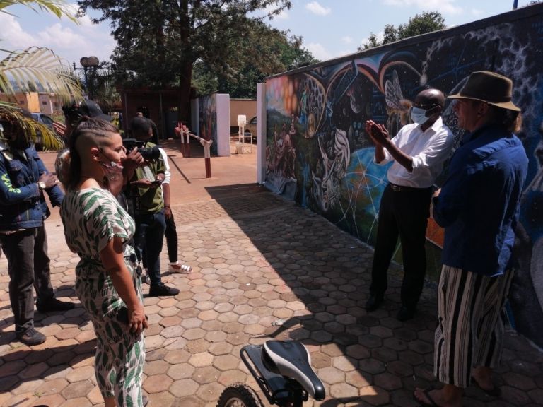 L’inaugurazione dei murales all’ingresso del Rwanda Museum of Art. Photo Vivaldi Ngenzi