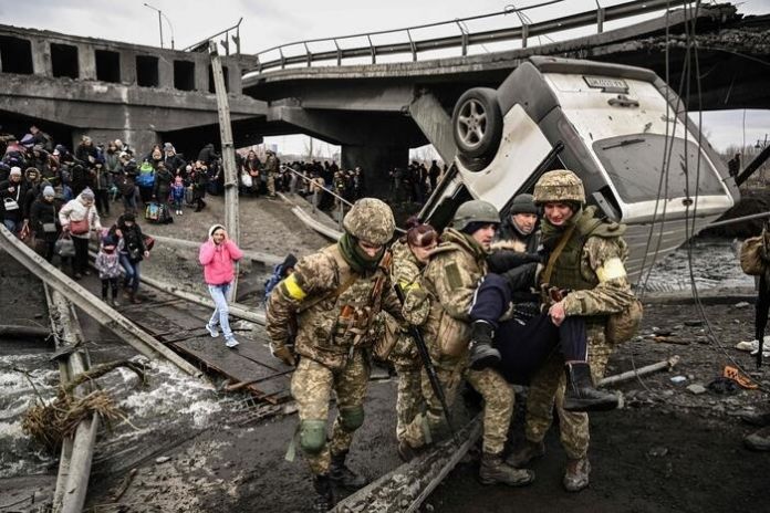 Mariupol. La complicatissima evacuazione dei civili dalla città ucraina bombardata dai russi