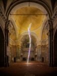 Mark Handforth, White Light Whirlwind, 2021, steel, lights and electrical fixtures, h 14 metri. Courtesy the artist and Galleria Franco Noero. Ph. Credit Ilario Piatti