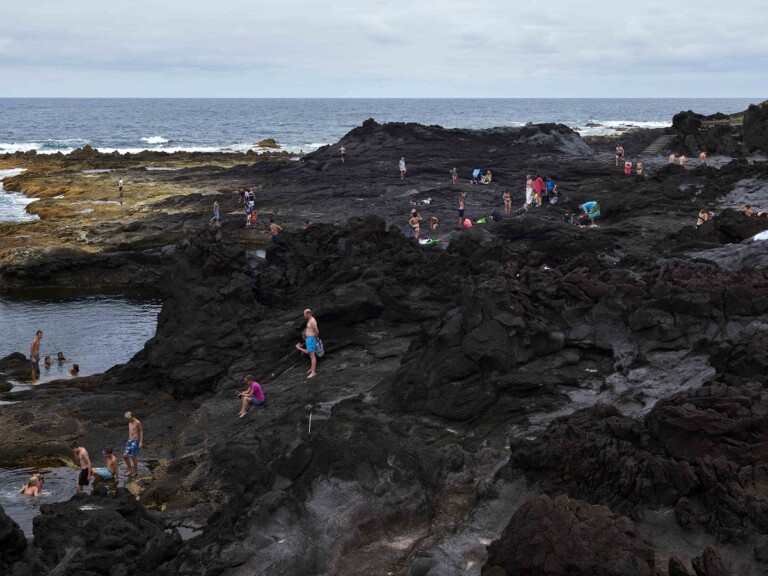 Massimo Vitali, Ponta dos Mosteiros Dark, 2018 Lightjet print from original digital file on photographic paper, 187x247 cm Edition of 6 plus 2 AP (#1_6)