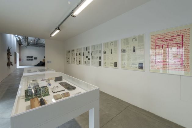 Maurizio Nannucci. Inarchiviabile. Installation view at FM centro per l'arte contemporanea, Milano 2016