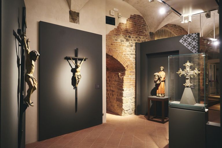 Medioevo a Pistoia. Crocevia di artisti fra Romanico e Gotico. Exhibition view at Antico Palazzo dei Vescovi e Museo Civico, Pistoia 2022. Photo Lorenzo Gori. Courtesy Pistoia Musei