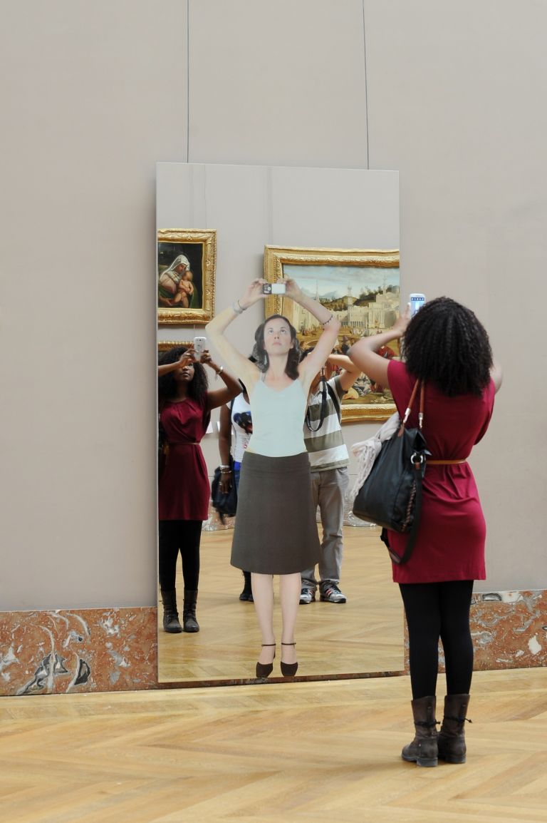 Michelangelo Pistoletto, Ragazza che fotografa, Musée du Louvre, 2013. Photo Pierluigi Di Pietro