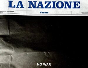 Il Museo Novecento di Firenze contro la guerra. Tutte nere le prime pagine de La Nazione