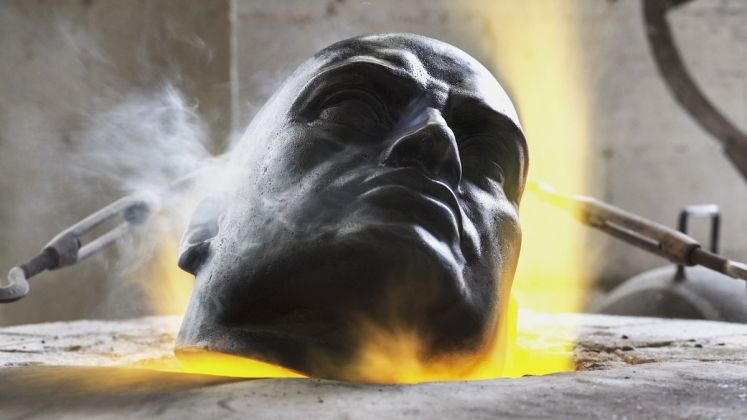 Paolo Ciregia, Burning Dictators, 2019, still da video. Courtesy Ncontemporary Gallery, Milano Londra