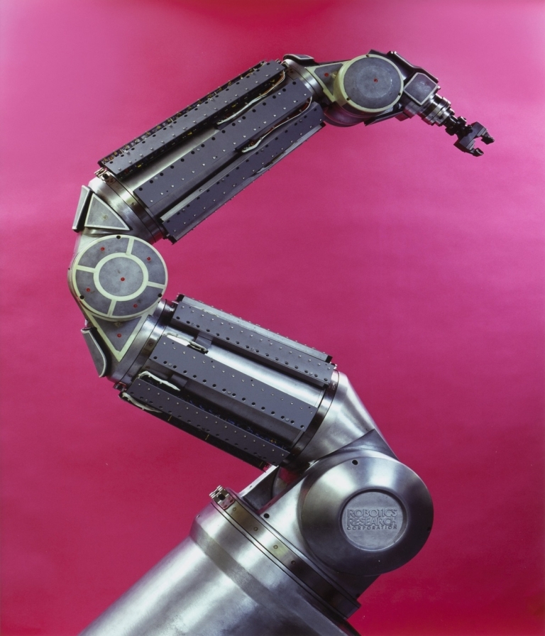 Peter Fraser, Robotic Arm with seven degrees of movement, dalla serie _Deep Blue_ © Peter Fraser