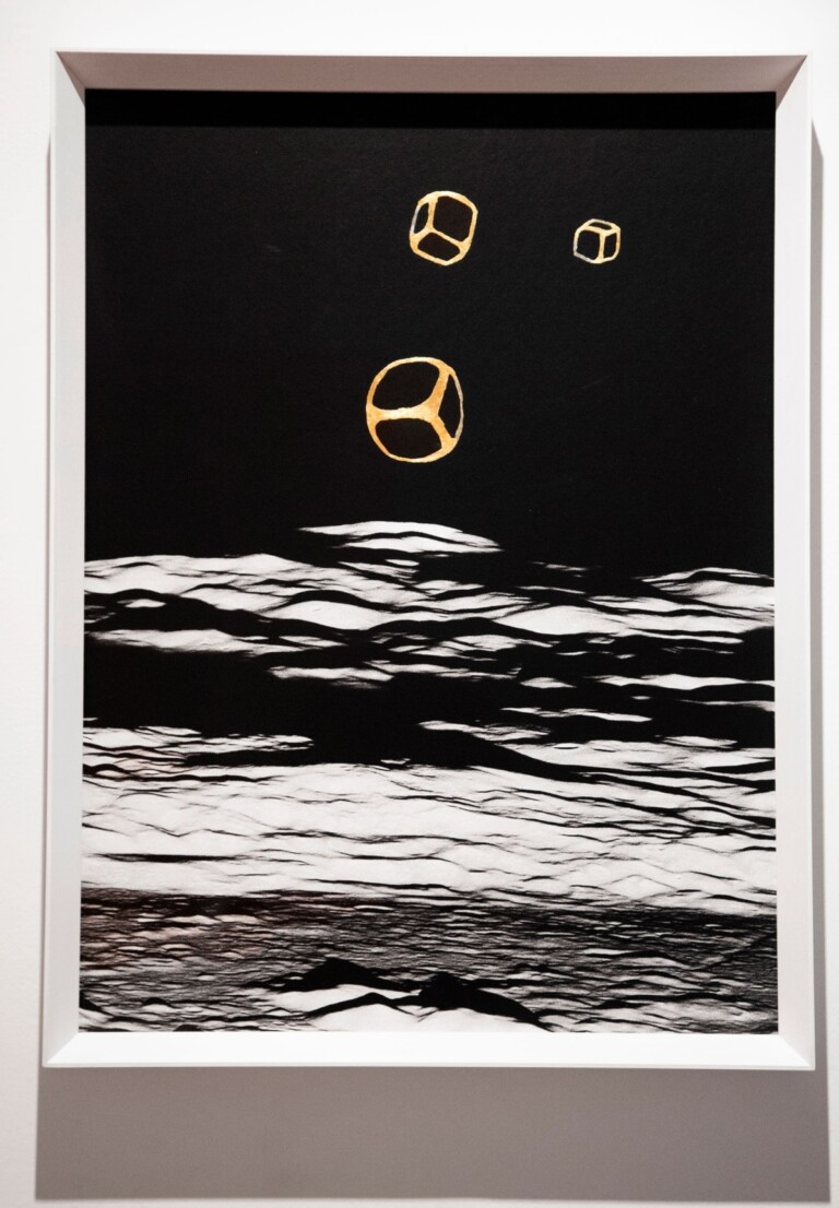 Rä Di Martino, Allunati #24, 2021, foglia d'oro e pigmento su carta cotone su alluminio, 70x50 cm