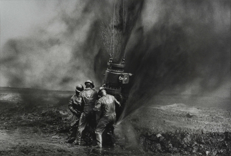 Sebastião Salgado, Pozzo petrolifero, Burhan, Kuwait © Sebastiao Salgado Amazonas Images Contrasto